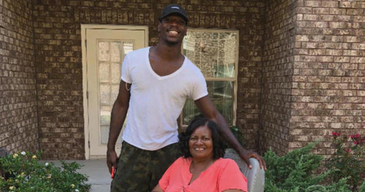 Random Act Of Kindness: Young Man Helps Woman Get Home After Her Electric Wheelchair Loses Power