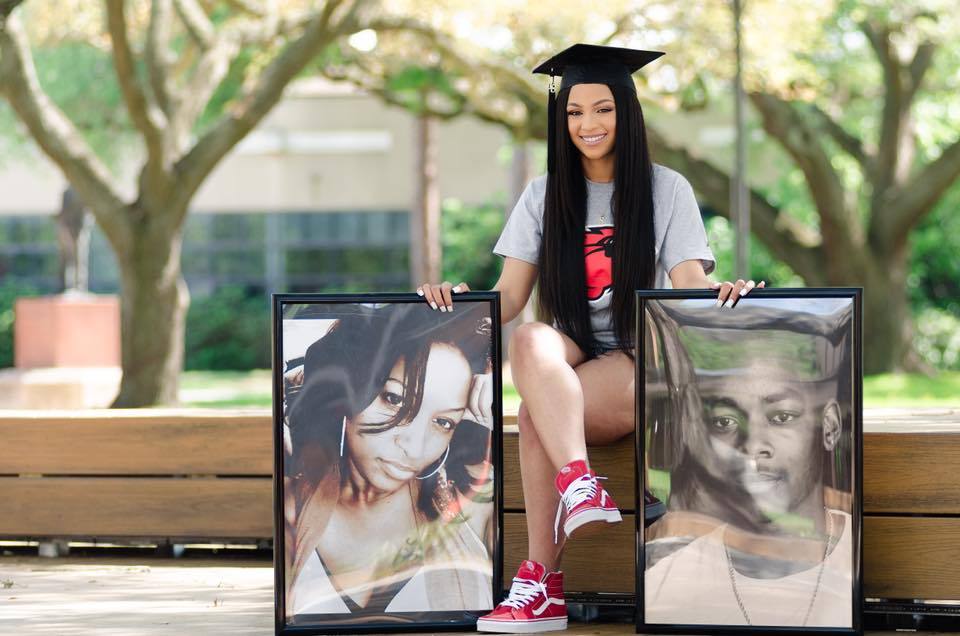 Soon-To-Be College Grad Uses Graduation Photo To Honor Her Late Parent ...