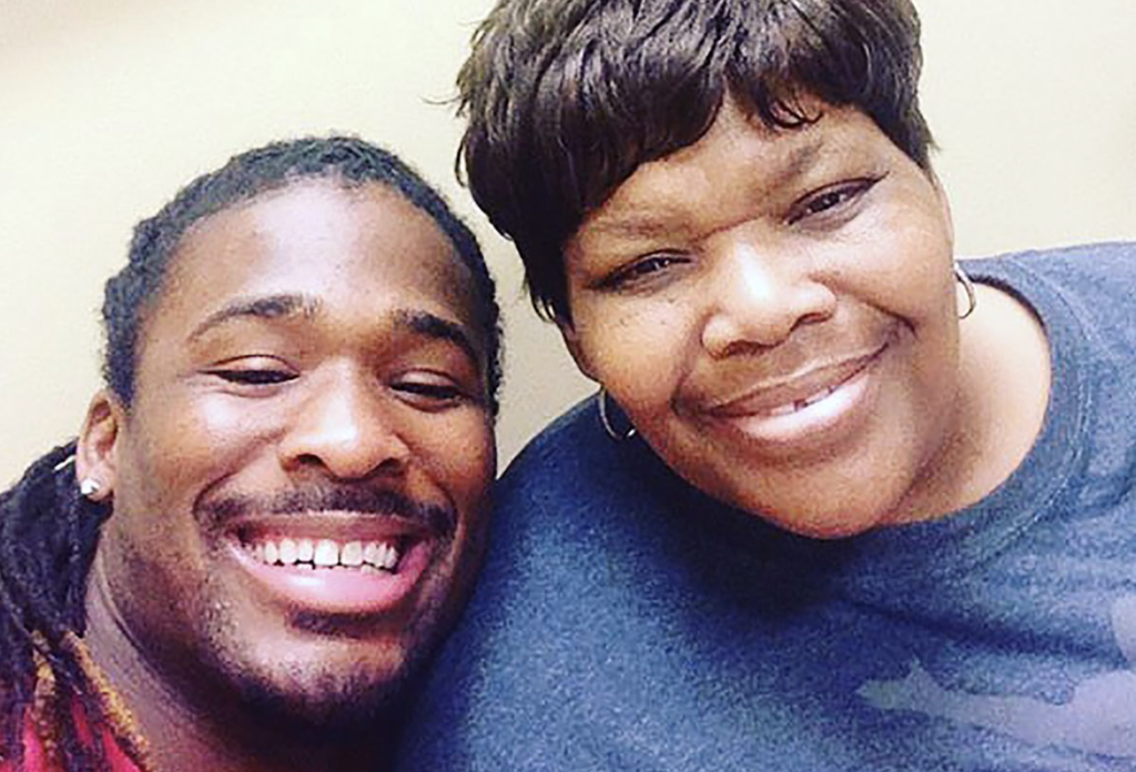 Former NFL Player Pays for 500 Mammograms To Honor Mom