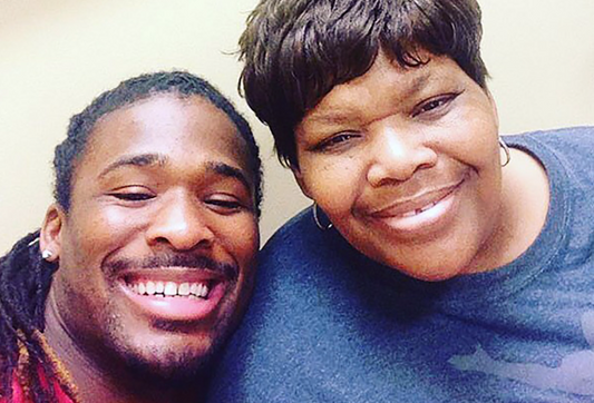 Former NFL Player Pays for 500 Mammograms To Honor Mom