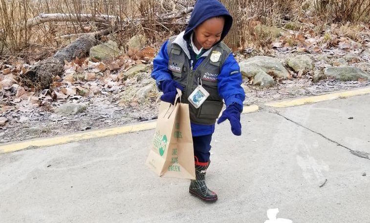 Government Shutdown Prompts 4-Year-Old Junior Park Ranger to Help Clean Up National Park