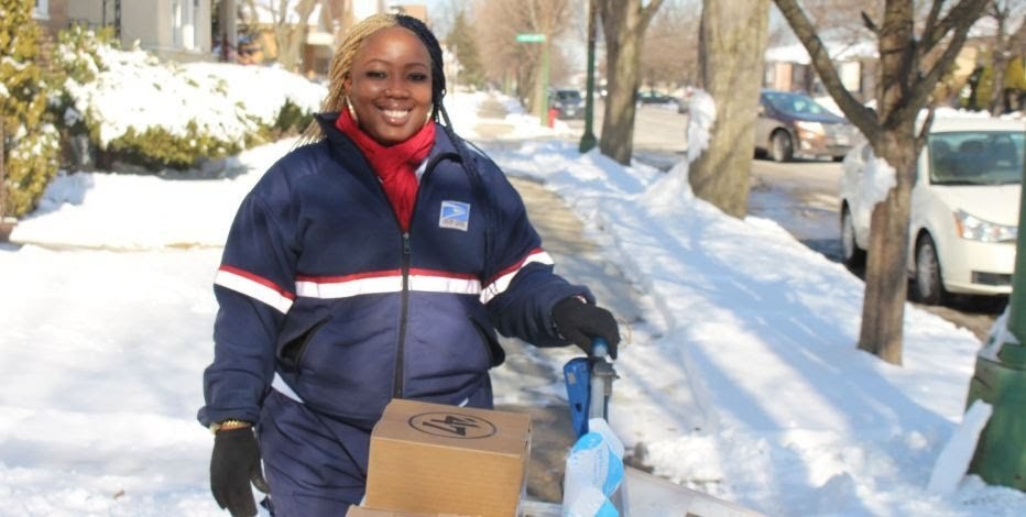 Chicago USPS Worker Saves 89-Year-Old Woman’s Life After Noticing She Hadn’t Retrieved Her Mail in 3 Days