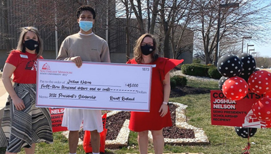 Missouri Student Earns Full Ride, Uses Savings To Help Another Student Pay For College