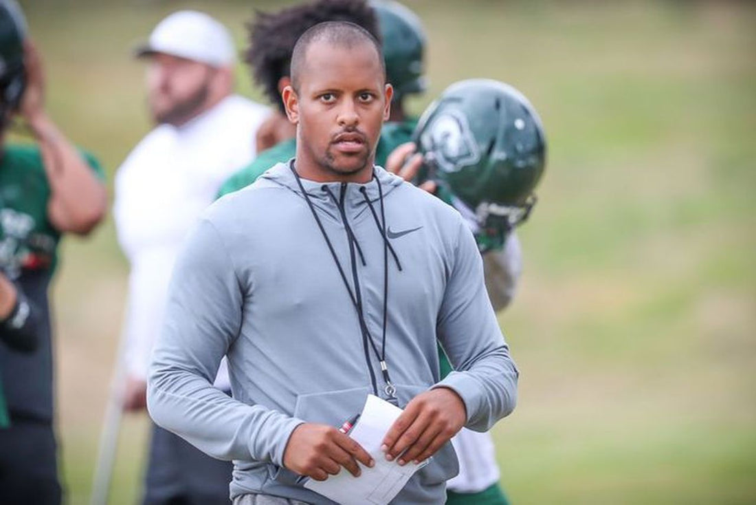 Oregon Football Coach Who Disarmed Student Will Receive Congressional Medal of Honor